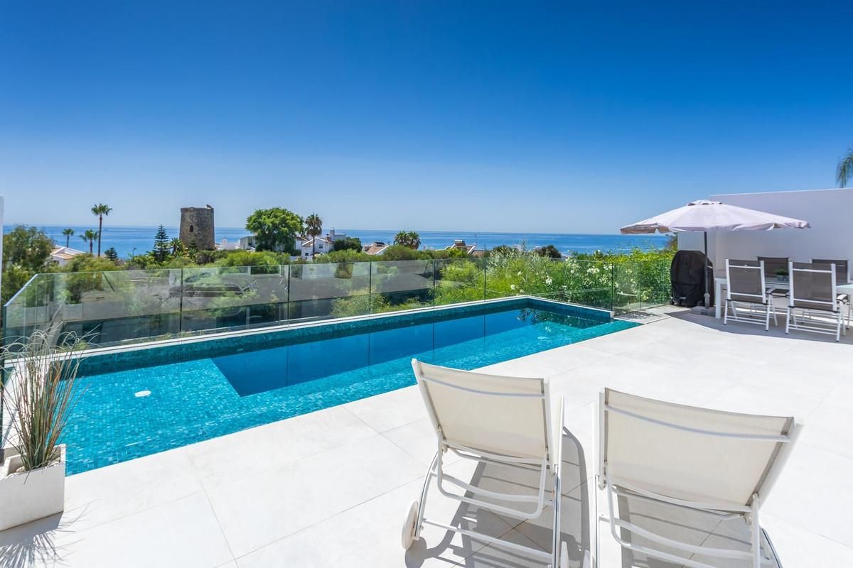 Piscina de Casa o xalet en venda en Estepona amb Jardí privat, Terrassa i Piscina