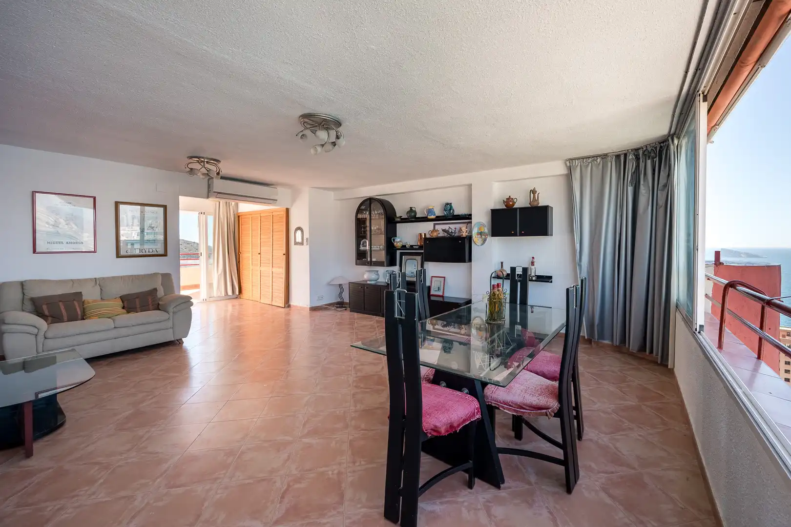 Comedor de Ático en venta en Benidorm con Piscina y Piscina comunitaria