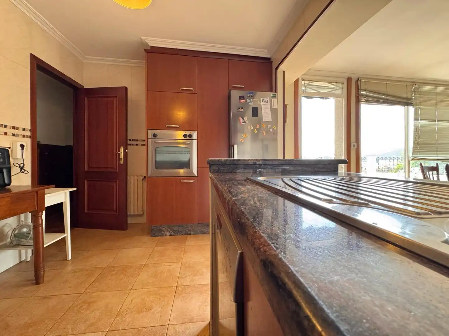 Cuina de Casa o xalet en venda en Pontevedra Capital  amb Calefacció, Terrassa i Balcó