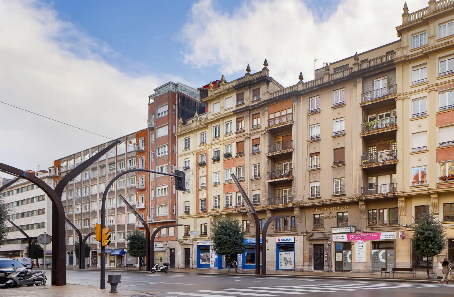 Vista exterior de Oficina en venta en Gijón  con Calefacción