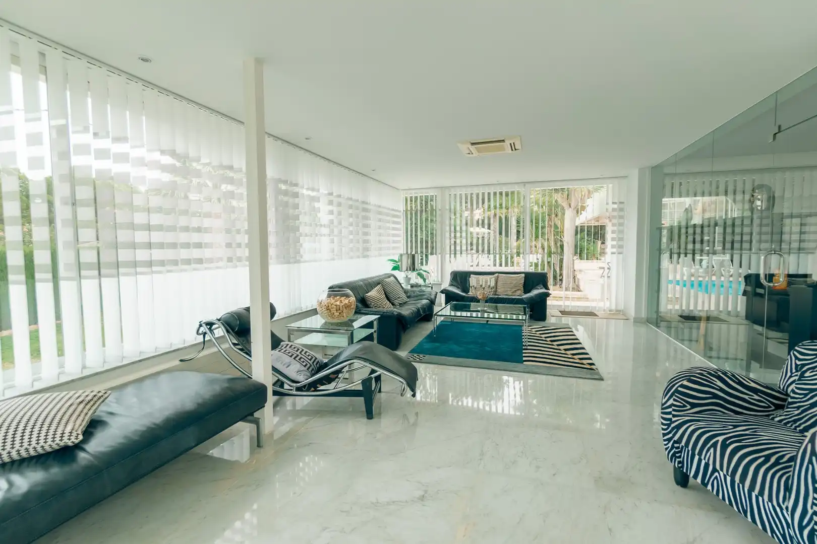 Sala de estar de Casa o chalet en venta en L'Alfàs del Pi con Terraza y Piscina