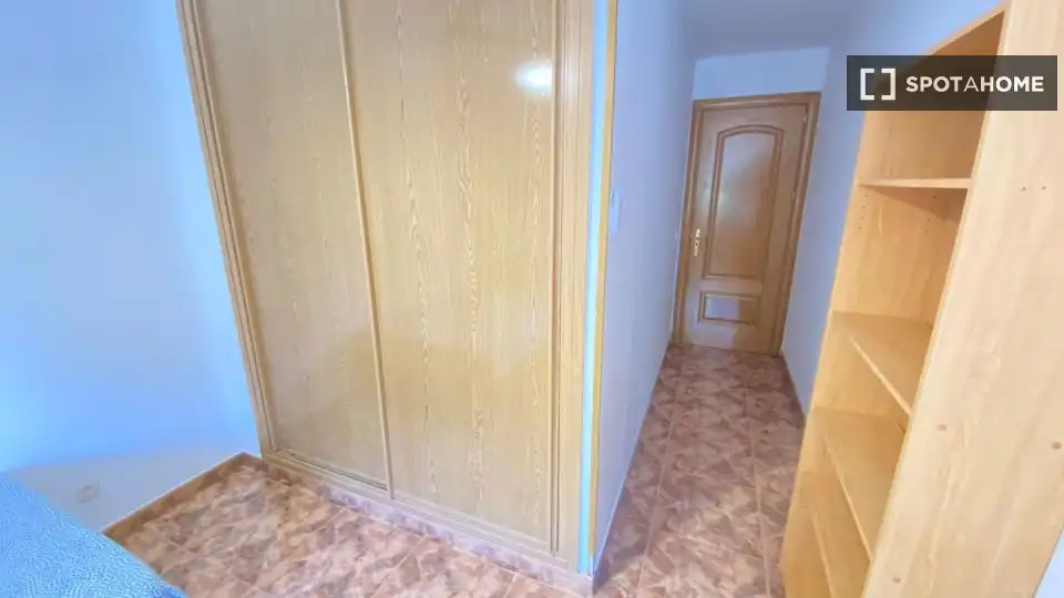 Flat for rent in Madrid  with Air Conditioner, Heating and Furnished
