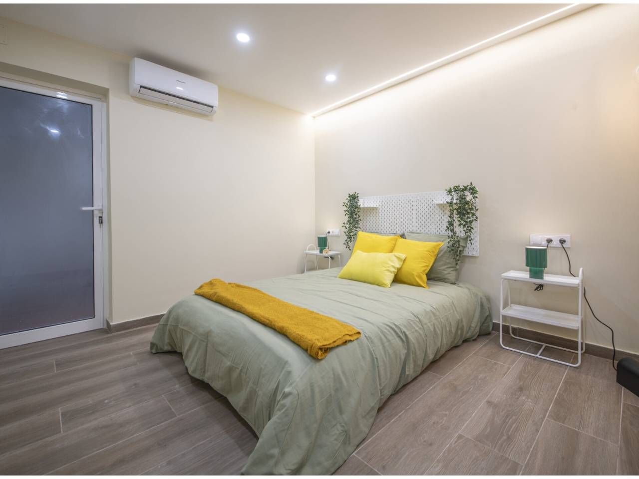 Bedroom of Flat for sale in  Barcelona Capital  with Air Conditioner, Furnished and Alarm