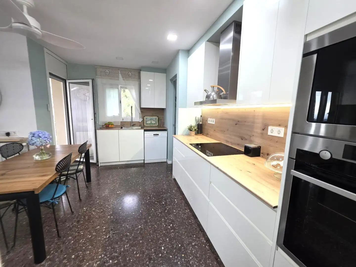 Cocina de Casa o chalet en venta en Castellar del Vallès con Calefacción, Terraza y Piscina