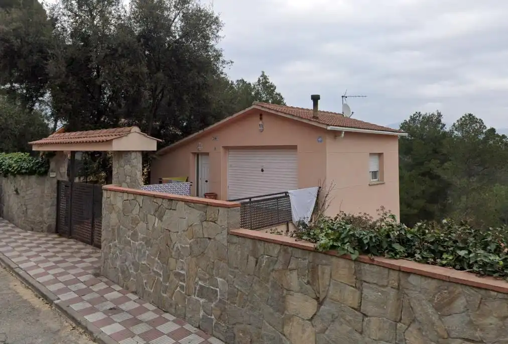 Vista exterior de Casa o chalet en venta en Esparreguera con Piscina