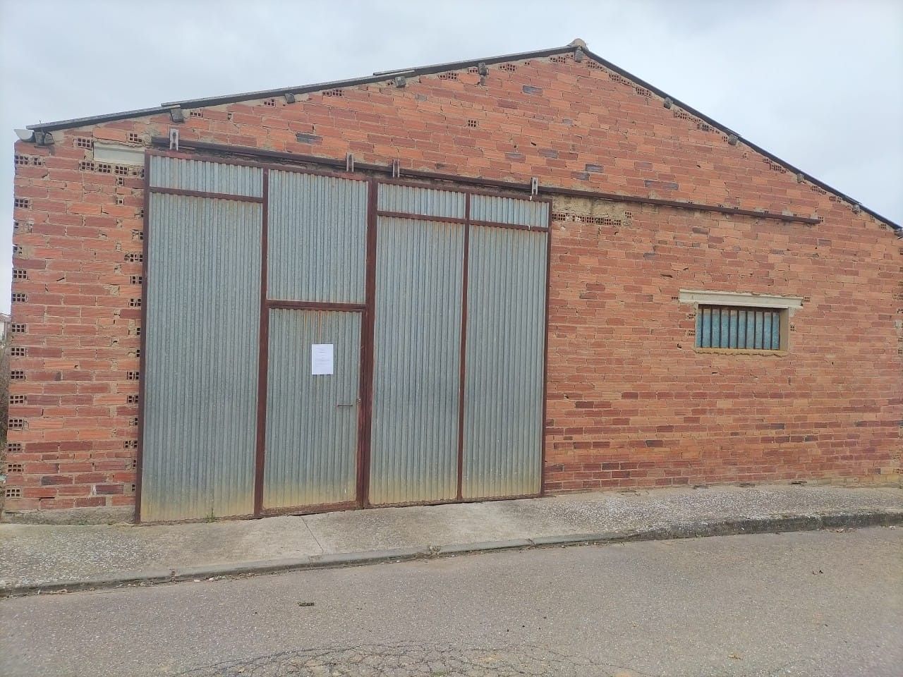 Exterior view of Industrial buildings for sale in Gusendos de los Oteros