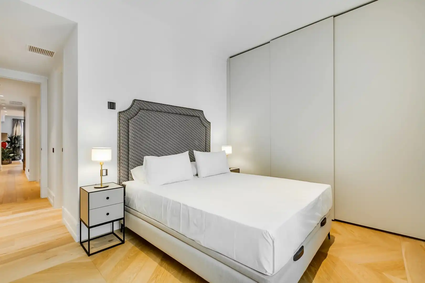 Bedroom of Flat for rent in Madrid  with Air Conditioner, Heating and Storage room