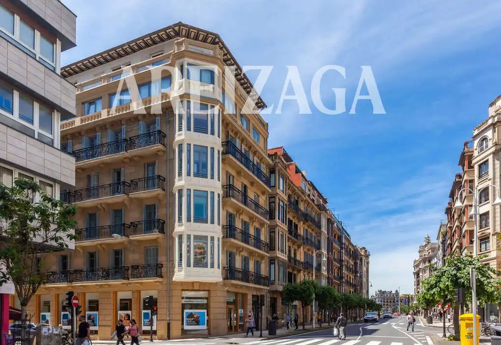 Vista exterior de Piso en venta en Gros