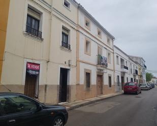 Vista exterior de Casa o xalet en venda en Arroyo de la Luz amb Jardí privat i Terrassa