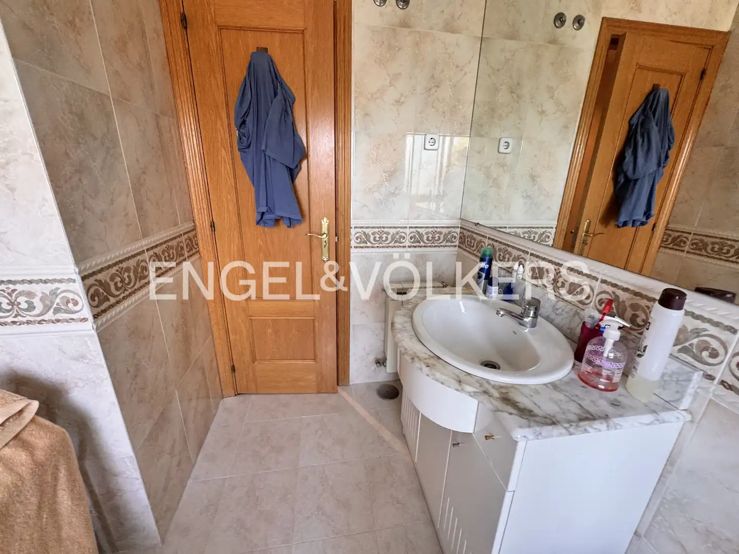 Baño de Ático de alquiler en Majadahonda con Aire acondicionado, Calefacción y Jardín privado