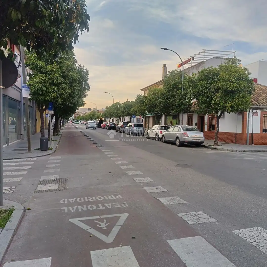 Vista exterior de Casa adosada en venda en Córdoba amb Aire condicionat