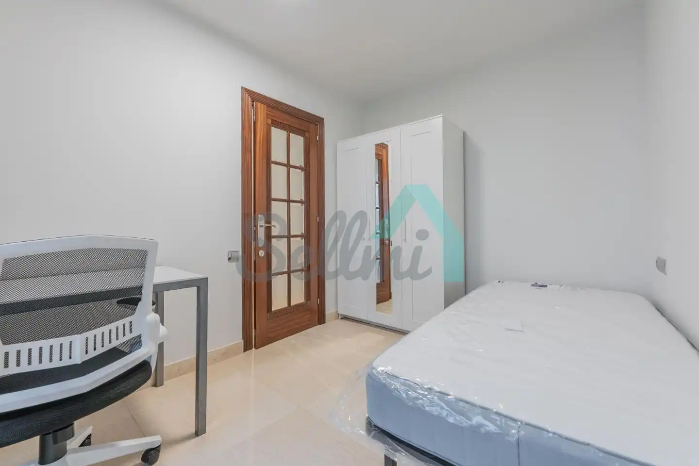 Schlafzimmer von Wohnung zur untervermieten in Oviedo  mit Heizung, Parkett und Möbliert