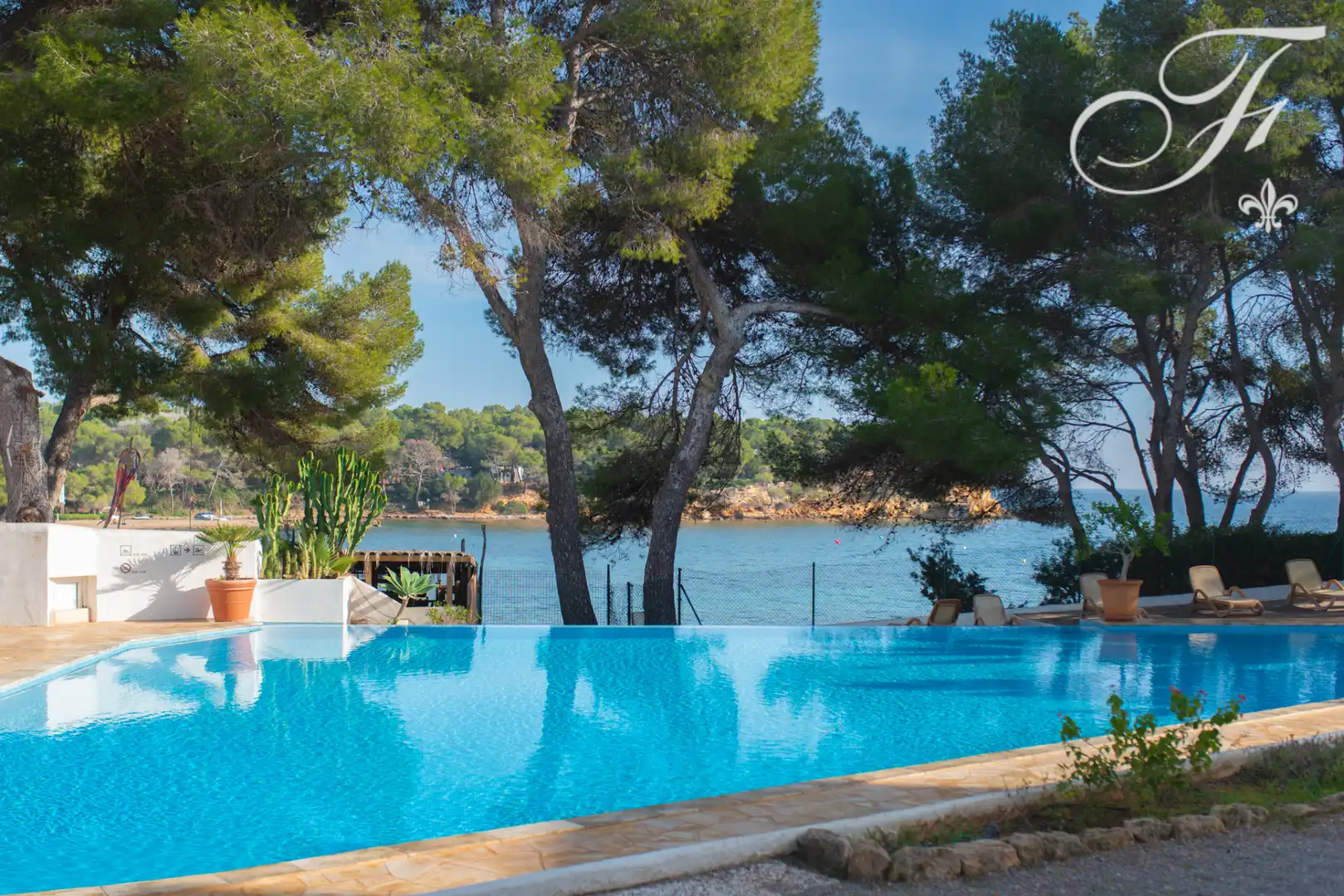 Piscina de Apartamento en venta en Santa Eulària des Riu con Aire acondicionado, Terraza y Piscina comunitaria