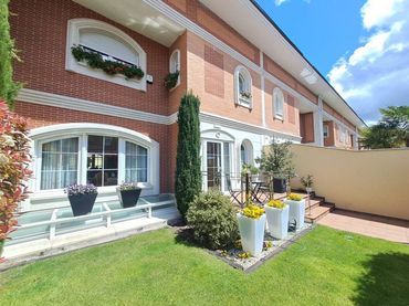 Casa a schiera con giardino in vendita a Calle Hijos de Santiago Rodríguez
