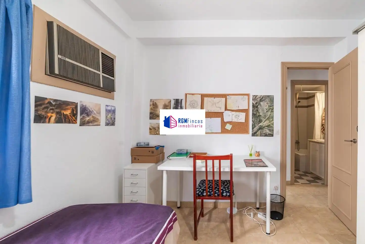 Bedroom of Flat for sale in Sevilla  with Air Conditioner, Furnished and Balcony