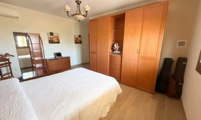 Schlafzimmer von Haus oder Chalet zum Verkauf in Carboneras mit Klimaanlage, Heizung und Privatgarten