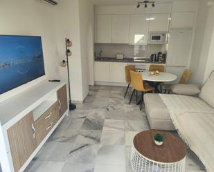 Sala d'estar de Apartament de lloguer en Fuengirola amb Aire condicionat i Balcó