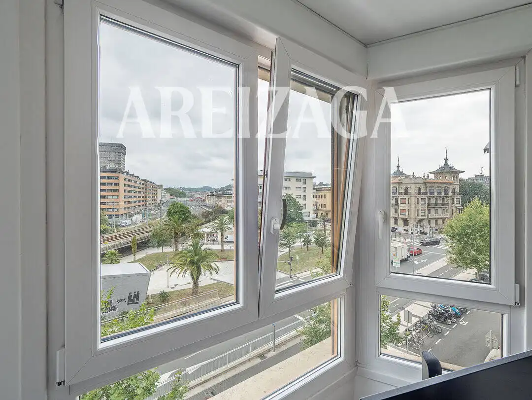 Habitación de Piso en venta en Donostia - San Sebastián  con Calefacción y Balcón