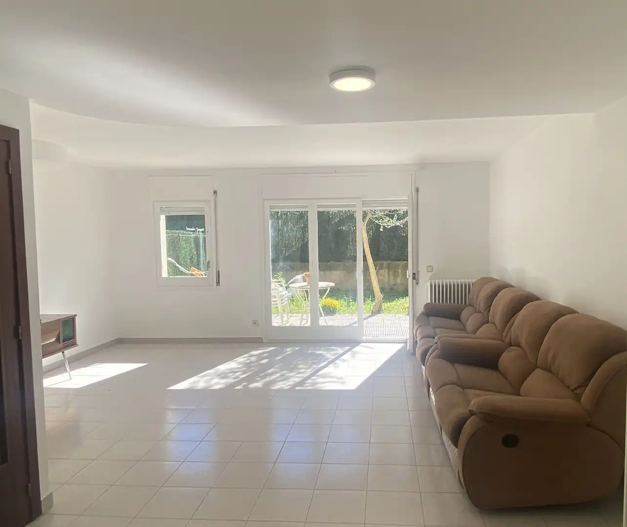 Sala de estar de Casa adosada en venta en Girona con Calefacción, Jardín privado y Terraza