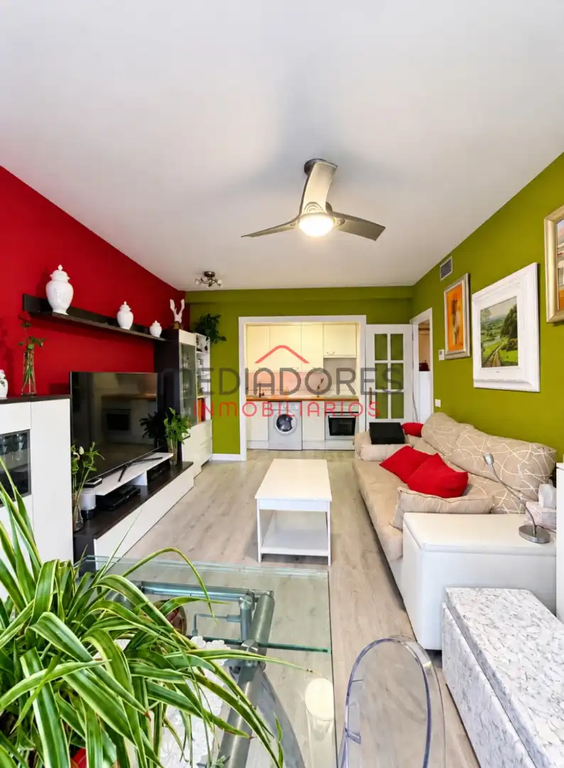 Flat with pool for sale in Calle de Julián Camarillo