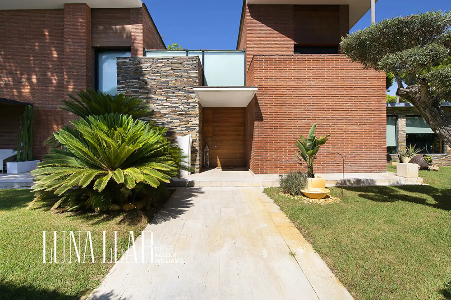Exterior view of Houses for sale in Castelldefels  with Swimming Pool
