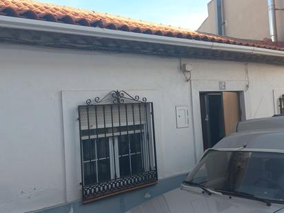 Vista exterior de Casa o xalet en venda en Campo de Criptana amb Aire condicionat i Calefacció