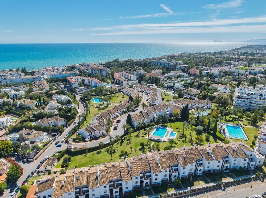 Vista exterior de Planta baja en venta en Marbella con Aire acondicionado, Calefacción y Terraza