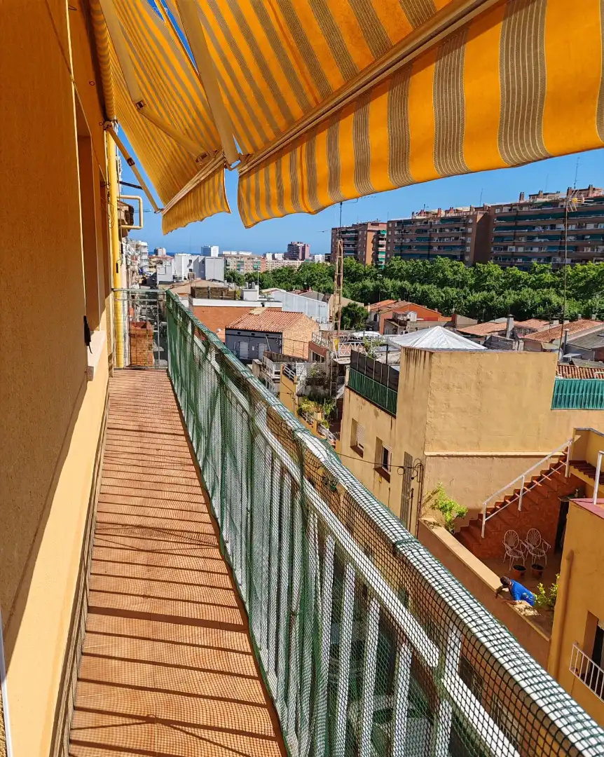 Vista exterior de Piso de alquiler en Badalona con Calefacción, Horno y Balcón