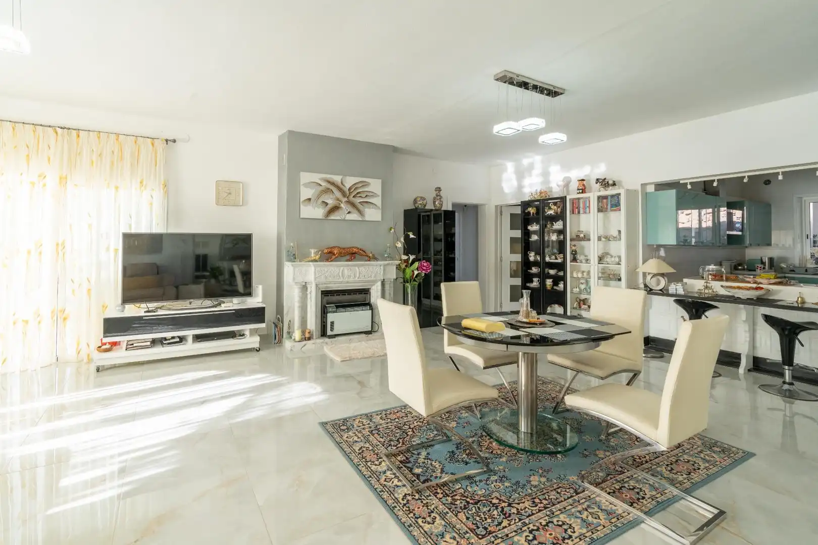 Sala d'estar de Casa o xalet en venda en Granadilla de Abona amb Jardí privat, Terrassa i Piscina