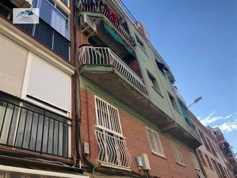 Vista exterior de Piso en venta en Santa Coloma de Gramenet con Terraza