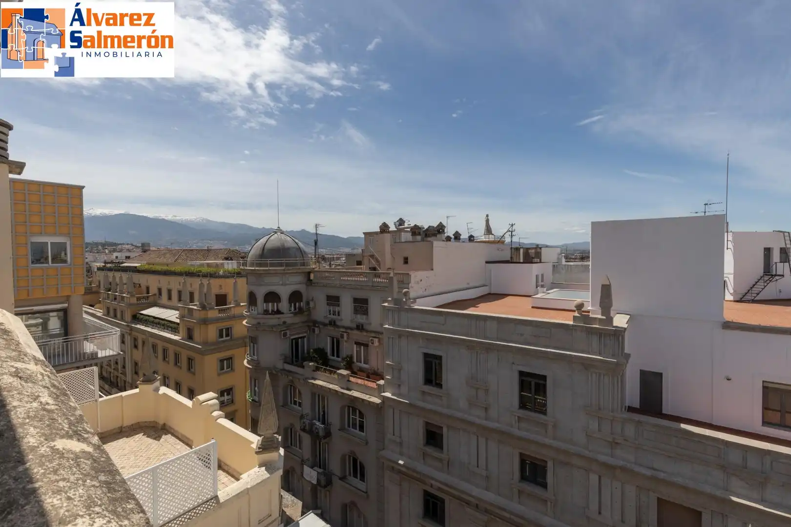Vista exterior de Pis en venda en Granada amb Calefacció