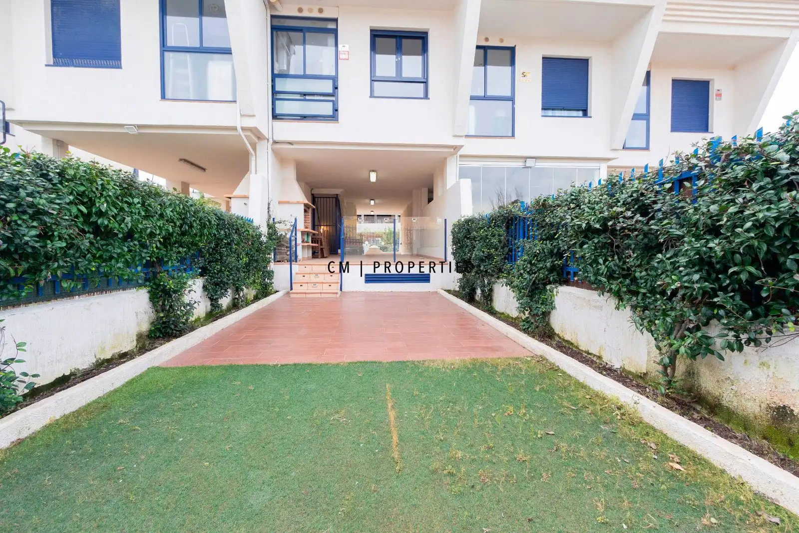 Außenansicht von Einfamilien-Reihenhaus zum Verkauf in Sagunto / Sagunt mit Klimaanlage, Heizung und Terrasse