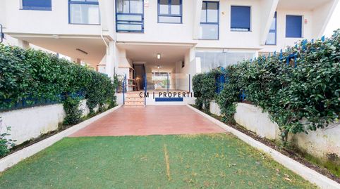 Foto 2 de Casa adosada en venta en Nuevo Centro, Sagunto / Sagunt