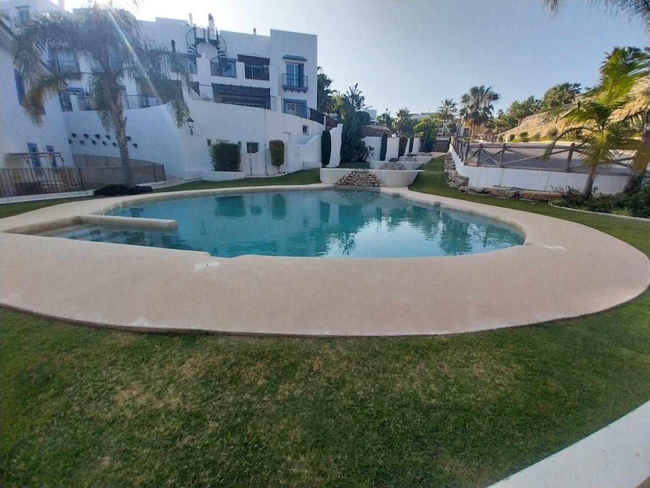 Piscina de Pis de lloguer en Benahavís amb Aire condicionat, Calefacció i Terrassa