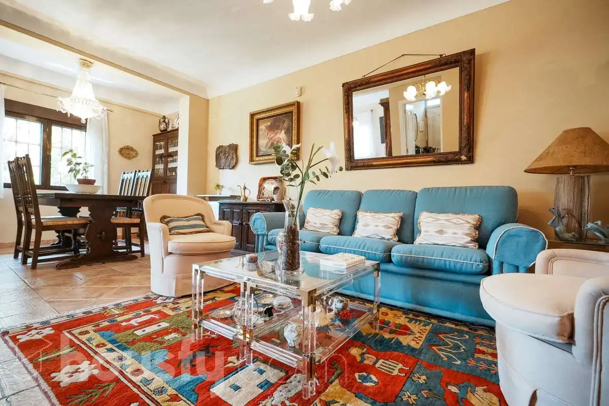 Houses for sale in Cl Lirios, Hispanoamérica - Bernabéu