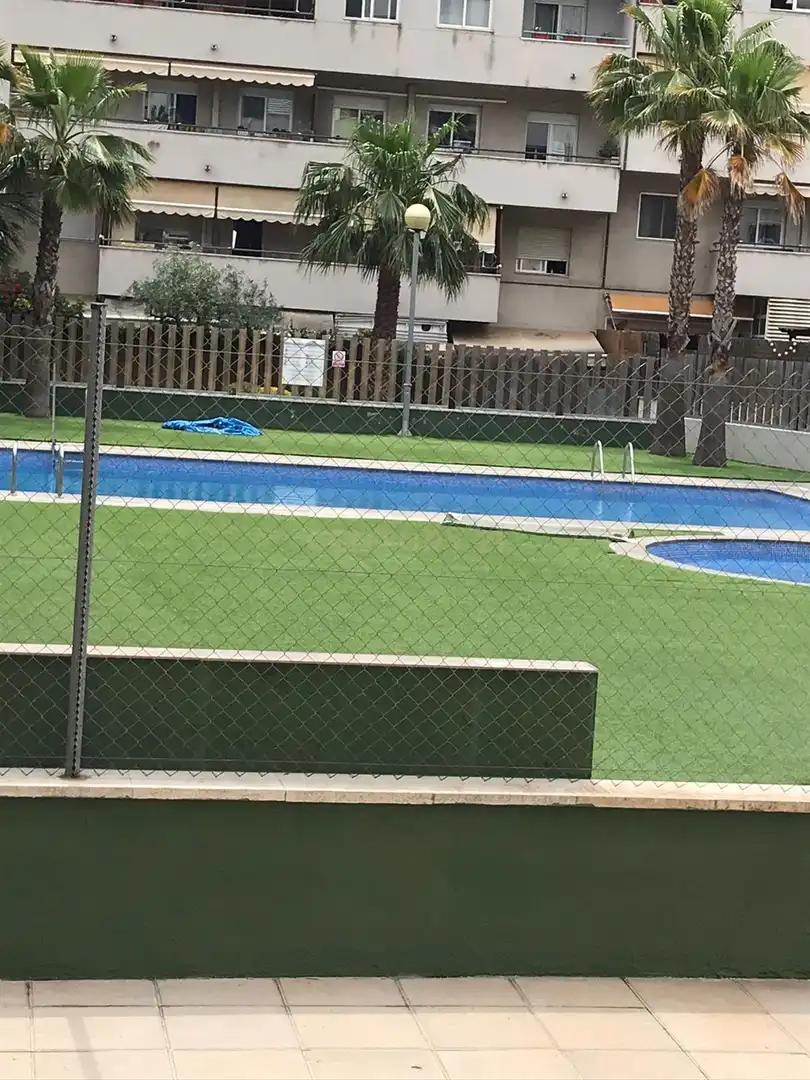 Piscina de Apartament en venda en Sant Joan Despí amb Aire condicionat i Piscina comunitària