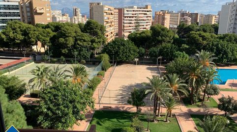 Apartamento con piscina comunitaria, en la provincia de Alicante, en la ciudad de Alicante. 3 habitaciones | 82 m² | 1 kilómetro d
