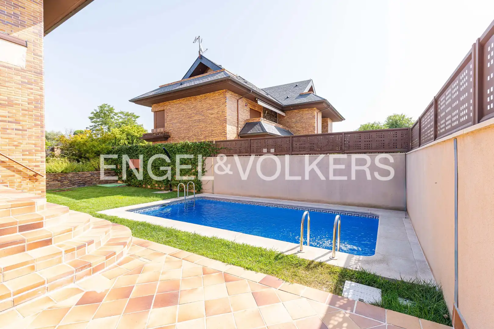 Piscina de Casa o xalet de lloguer en Pozuelo de Alarcón amb Aire condicionat, Calefacció i Jardí privat