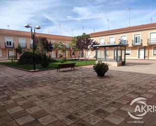 Vista exterior de Casa o xalet en venda en Lillo amb Jardí privat i Terrassa