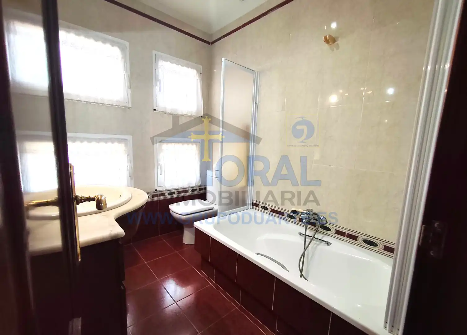 Bany de Casa o xalet en venda en Siero amb Calefacció, Jardí privat i Parquet