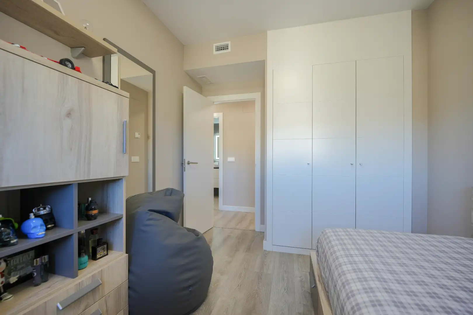 Schlafzimmer von Dachboden zum Verkauf in Valladolid mit Klimaanlage, Heizung und Privatgarten