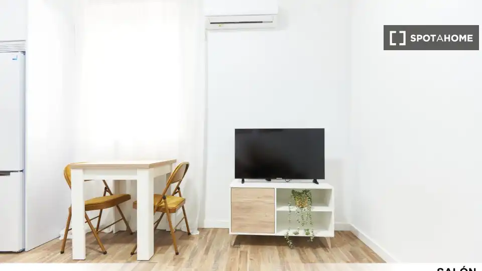 Living room of Flat for share in Sevilla  with Air Conditioner, Heating and Furnished