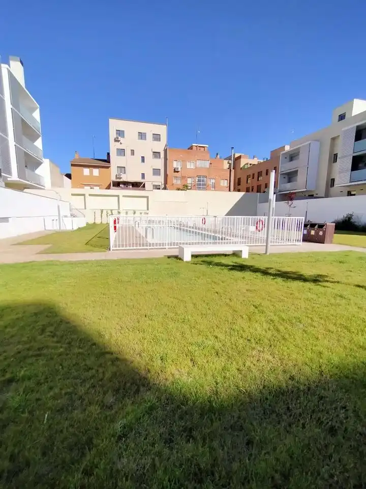 Schwimmbecken von Wohnung zum Verkauf in Zaragoza mit Klimaanlage, Heizung und Terrasse