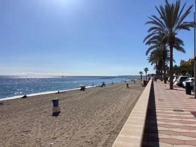 Vista exterior de Casa adosada en venda en Roquetas de Mar amb Aire condicionat, Terrassa i Traster