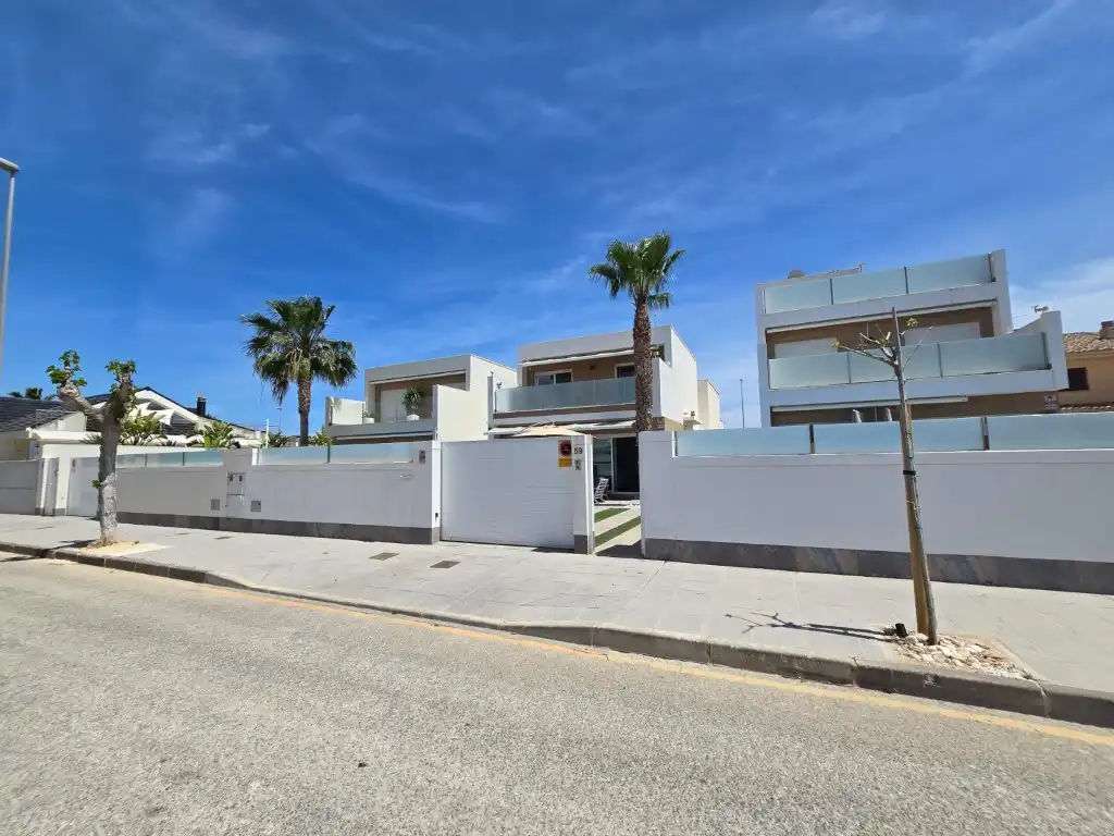 Casa con piscina en venta en Calle Pegaso, imagen 2