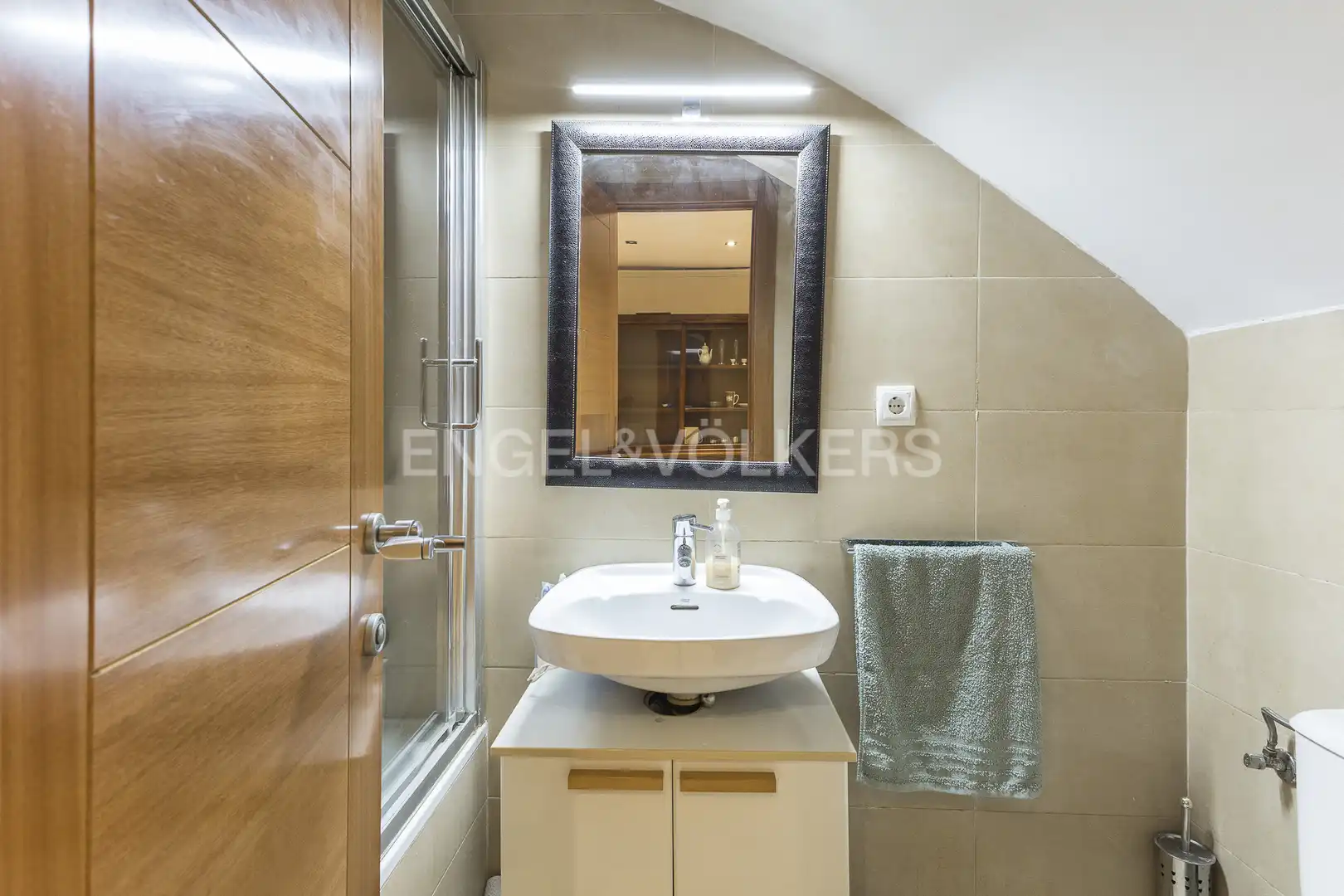Bathroom of Houses for sale in Barcelona  with Air Conditioner, Heating and Terrace
