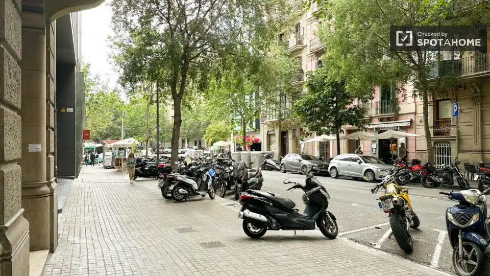 Exterior view of Flat for rent in Barcelona  with Air Conditioner, Heating and Furnished