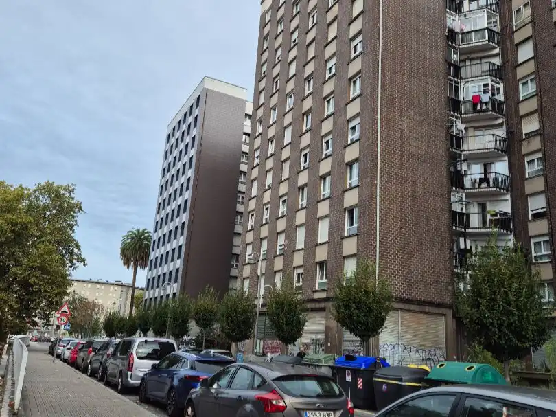 Vista exterior de Piso en venta en Bilbao  con Terraza y Balcón
