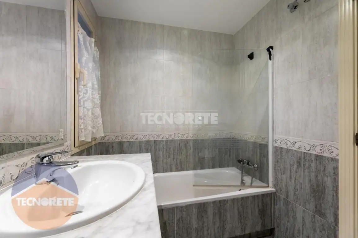 Baño de Piso en venta en Majadahonda con Aire acondicionado y Piscina comunitaria