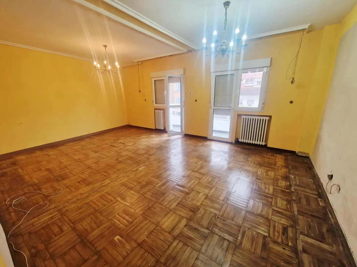 Sala de estar de Piso en venta en Avilés con Parquet y Terraza